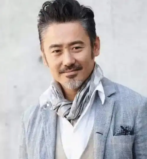 吴秀波被敲诈案宣判女方被判三缓三目前已出狱