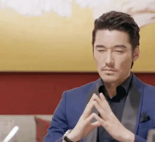 49岁胡兵演绎霸气总裁,穿上西装气场十足,不愧是第一男模