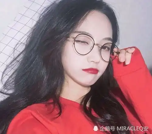 给暗恋的女生发qq消息时,还傻傻说早安直男别犯傻了