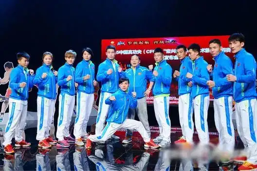 从西安白衣男10秒ko两人,想起一个中国真功夫的小故事