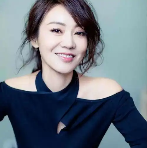 闫妮离婚前不温不火,离婚后爆红,前公婆怒骂儿子丢了块宝