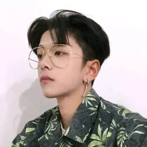 男生头像喜欢是每个人都有的天分,而爱你是我独有的天份