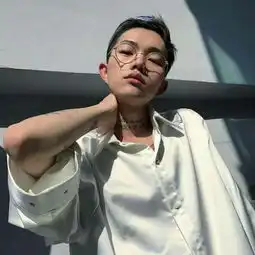 活力好动的男生头像简直就是一个活宝