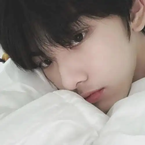 男生头像那不是草莓,那是蚊子叮的