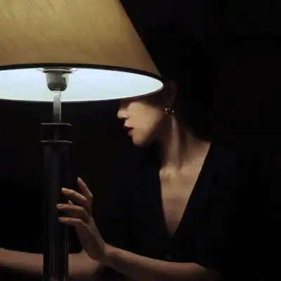 高冷时尚部位女头黑色西服酷女生头像我要个性网