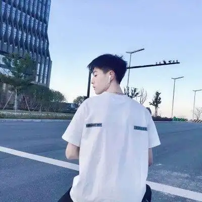 在人海里相遇的人,终归要归还人海