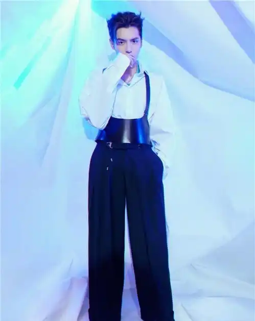 男人一过35岁,这4种裤子千万不要碰太邋遢一点也不上档次