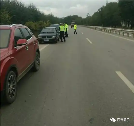 西吉套牌假牌违法等车主注意了,强化科技应用提高查缉效率,西吉交警手里有了高科技