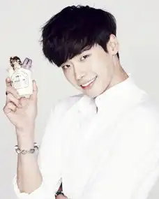 李钟硕发型图片侧分头发显温润气质