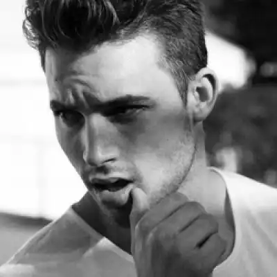 男生头像高清图片帅气网图男生头像成熟大叔