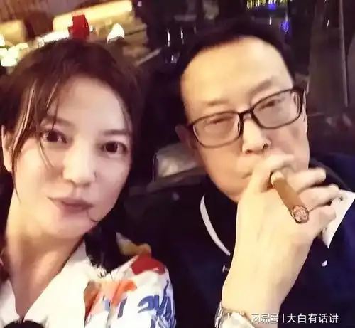 赵薇母亲魏启颖儿媳妇卷走5.2亿,女儿彻底封杀,丈夫也去世