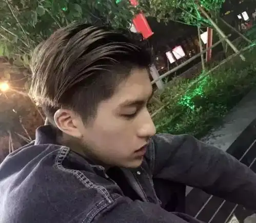 一组非常阳光青春气息的头像请关注我每天更新