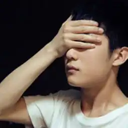 这个人是谁原来经常出现在qq头像里,有正脸的,但是我忘了