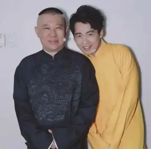 郭德纲又出事了原来趁早离家的郭麒麟才是人间清醒