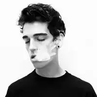 谁帮我找个戴墨镜抽烟的男生qq头像,要有颓废的感觉