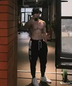 唐嫣露脐照火了,却炸出大批猛男秀腹肌