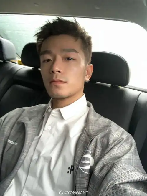 二次元走出来的男孩子