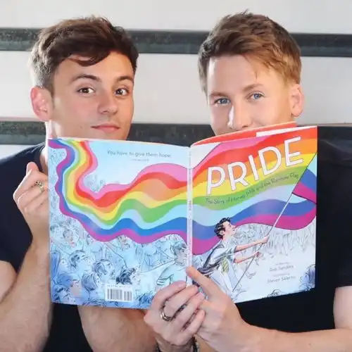 男男生子英国跳水名将托马斯代孕生子取名robert纪念亡父