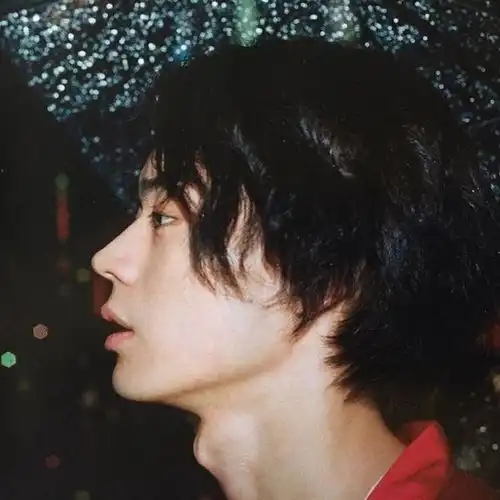 被石原里美赞帅气的菅田将晖,愿意为女友退社,果真是宠妻好男人