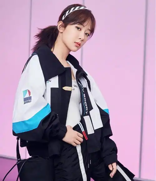 杨紫穿搭也开挂了各种服装搭配让人惊艳,时尚还显瘦