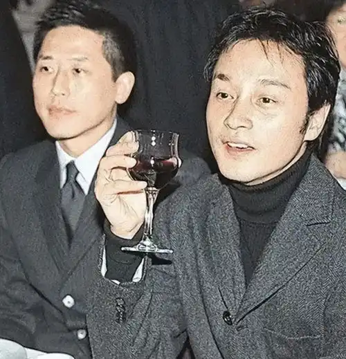 代孕风波成无稽之谈,65岁唐鹤德0点发文悼念张国荣冥诞,21年深情依旧