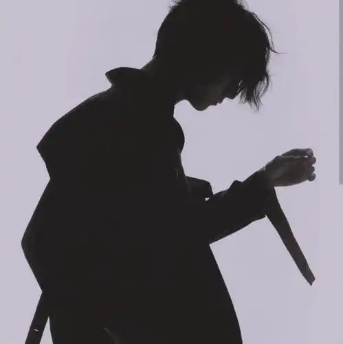 小众男生头像女孩子们出来吧.