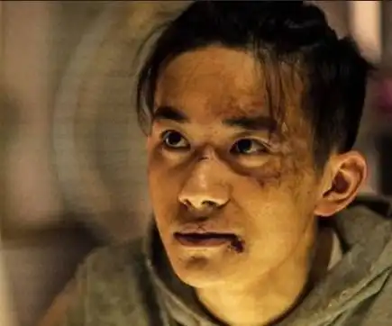 张艺凡录节目被黄子韬骂哭,谁注意易烊千玺的发文内容霸气师兄