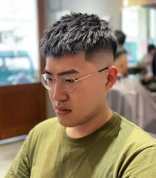 四十岁大叔剪发只会剃光别乱来这才是成熟男士该有的发型