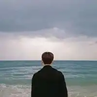 qq头像男生海边男生海边侧影背影qq头像