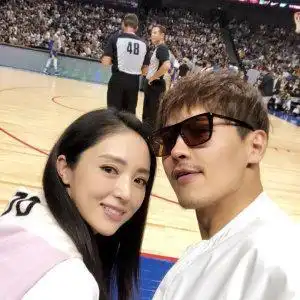 高云翔换父女头像引关注,仍保留与董璇亲密照,疑欲借小酒窝复合