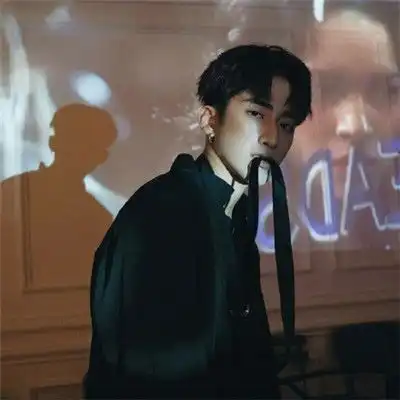 成熟一点的帅气男生头像伤感大全有深度显成熟的男生头像