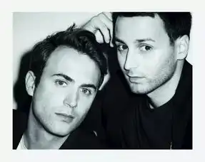 他为赫本设计了小白裙,还在50年前就做出给太空人穿的时装