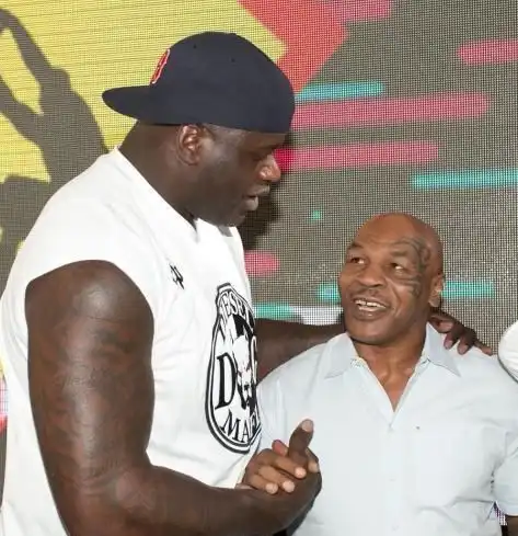 就算你对自己肌肉很自信,也别跟nba球星合影强森最扎心