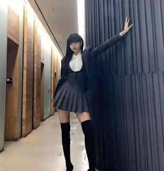 lisa人美腿长,成为男神收割机,她为了自己一直在努力