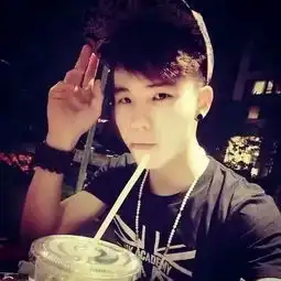 求男生戴口罩靠着坐着侧面全身的头像跪求