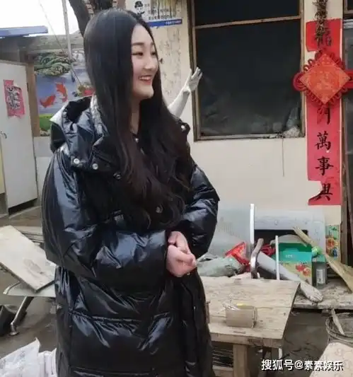 大衣哥儿媳妇越来越招摇,不再和小伟同框出镜,独自玩得很开心