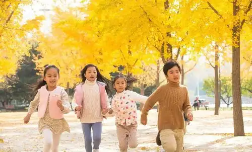兄弟姐妹之间,平时关系再好,在以下2个方面都要装傻