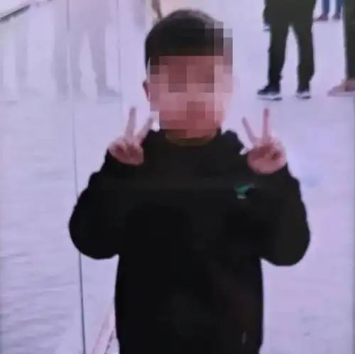 痛心8岁男孩20楼坠亡家长质疑天台隐患