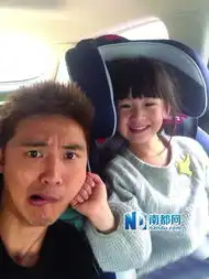 田亮叶一茜曝女儿趣事爱臭美苦恼被男生抱图