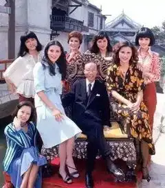 他活到107岁,一生捐了47亿元3万座楼,只爱两个女人