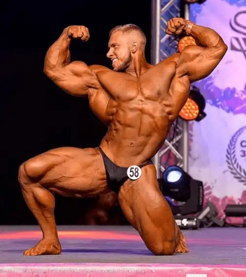 当肌肉突破了生长的限制,这样的肌肉男真霸气