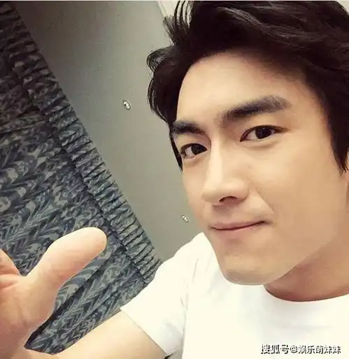 带你看看林更新住的豪宅,柜子上塞满小黄人,装修布置也太可爱了