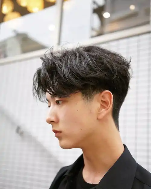 嘿小哥哥,你头发该烫了