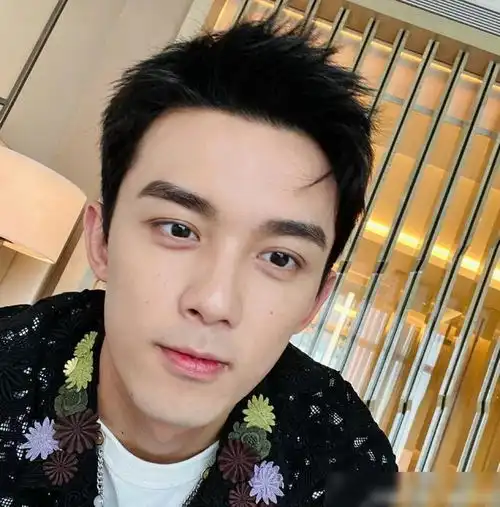 吴磊星尚现场生图曝光,帅气十足,网友国民儿子长大了