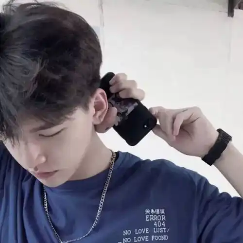 男生头像我频繁记录着只因为生活值得