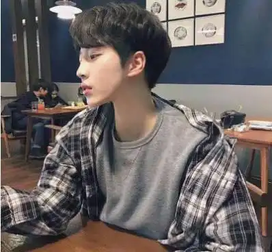 有了爱人依旧不收心的星座男,与别人暧昧,是花心吗