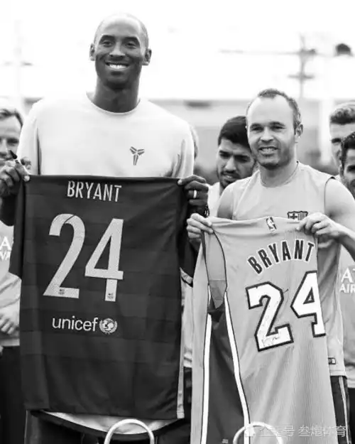 熬夜看c罗却等来噩耗足坛各界哀悼科比,梅西有些说不出话