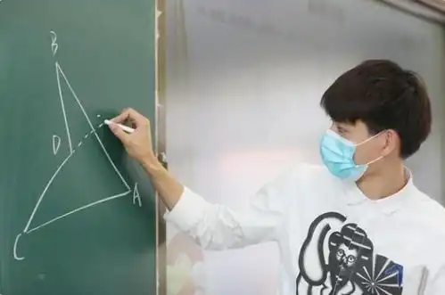 95后最帅数学老师火了,孩子爸抱怨我媳妇现在接娃花枝招展