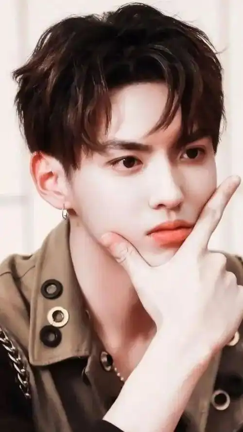 吴亦凡,突然冲上热搜他是如何从顶流明星沦落到阶下囚的