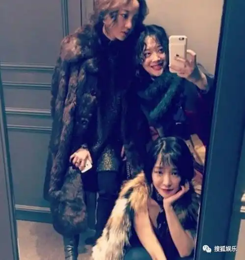 娱乐日报震撼灯光秀庆祝建党百年超模孙菲菲产子甜茶和德普女儿疑复合